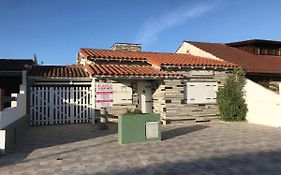 Junto Al Mar Y Centro De Santa Clara, Dos Casas
